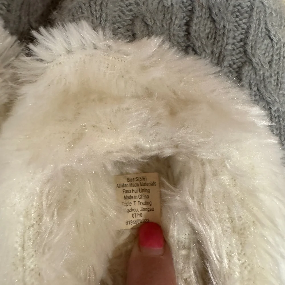 Cozy Gray Kids Slippers Size‎ Small 5/6